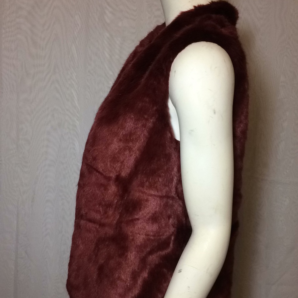 Pure hype, faux fur vest. - Picture 5 of 9